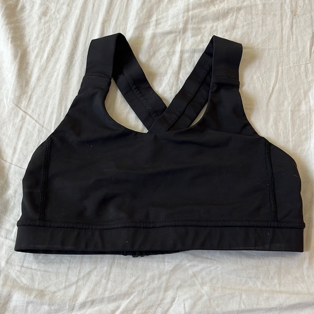 Black lululemon sports bra